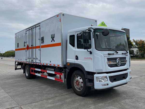 楚勝牌CSC5185XRQ6型易燃?xì)怏w廂式運輸車